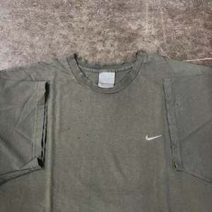 Vintage Y2K Nike Thrashed Sun Faded Shirt, XL - Skater Grunge